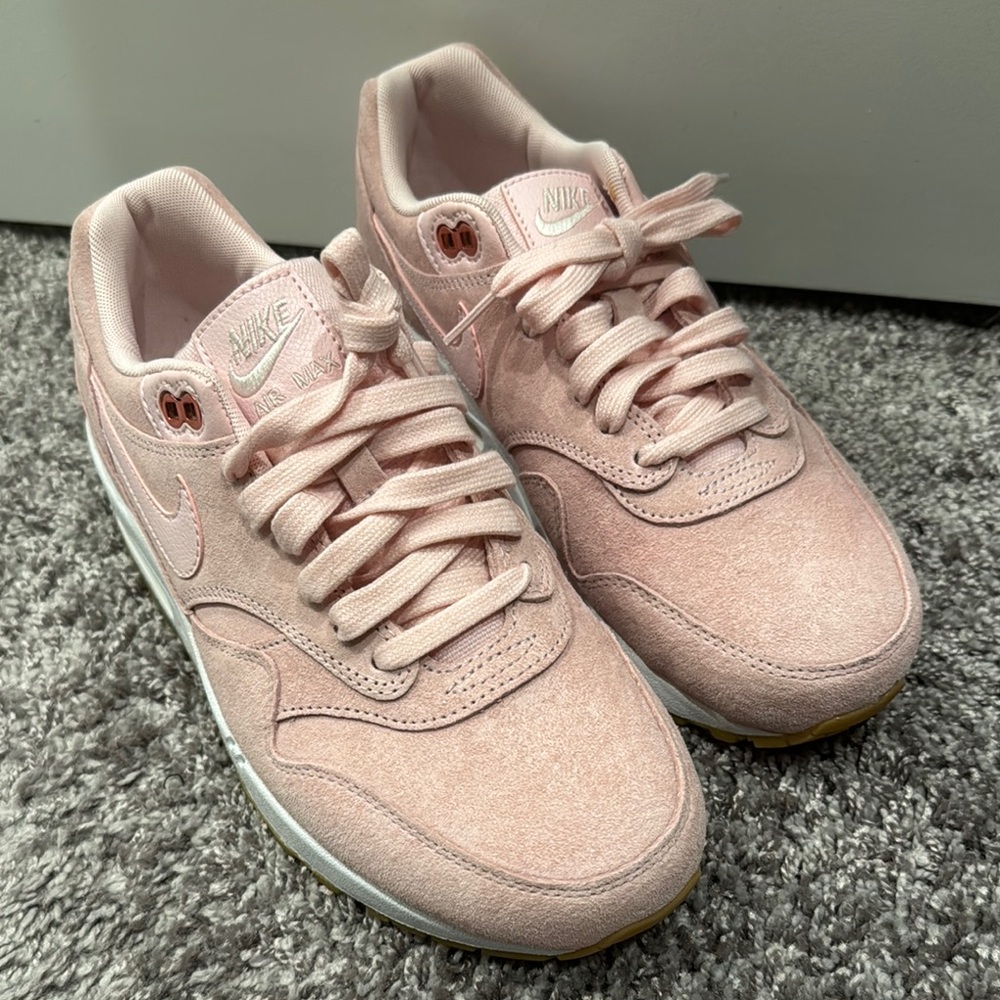 Nike Women's Pink Sneakers